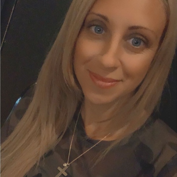 Meet your Posher, Jillian - Picture 2 of 2